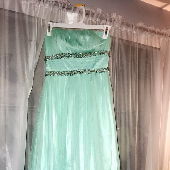 PROM DRESS - Picture 2 of 3